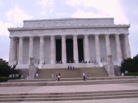 Lincoln_Memorial_steps.jpg