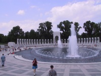 WWII_Memorial_fountain_wider_view_from_Pacific.jpg