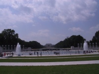 WWII_Memorial_looking_at_Lincoln.jpg
