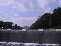 WWII_Memorial_looking_back_at_Lincoln.jpg