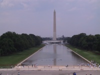 Washington_Monument_in_reflection.jpg