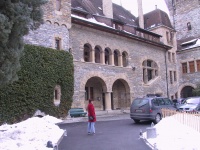 Front_of_Chateau.jpg