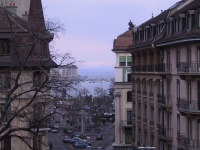Looking_down_at_Geneva.jpg